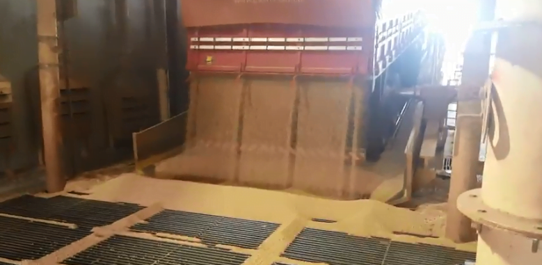 Despoeiramento moega DustControl Wings em moegas de recebimento