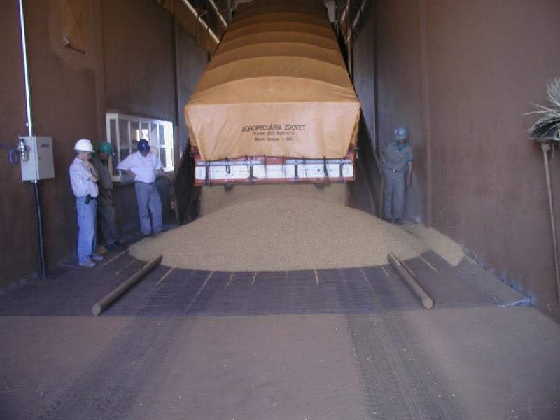 Caramuru Alimentos após da instalação do sistema DustControl para despoeiramento das moegas de recebimento.
