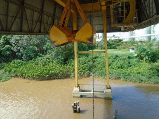 Moega de recebimento elevada com o sistema DustControl da Wings Ltda